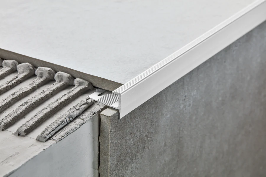 Profil do paneli aluminiowy LVT schodowy CL 5mm 28x14,5x8mm Cezar Srebrny Mat 1,35m - Image 3