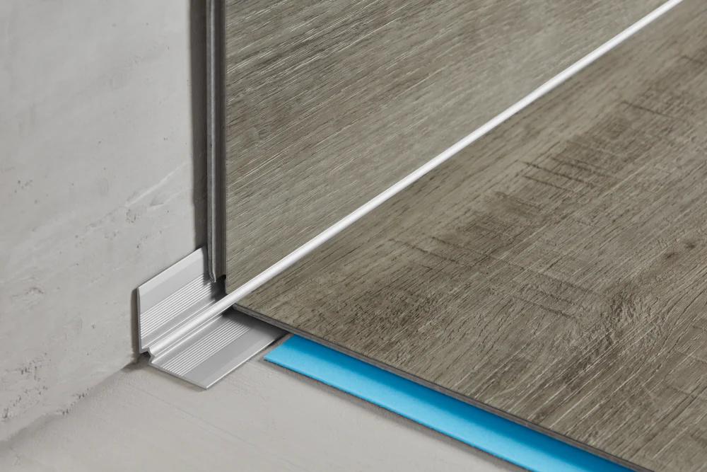 Profil do paneli aluminiowy LVT wewnętrzny 5mm 28x28mm Cezar Srebrny Mat 2,70m - Image 3