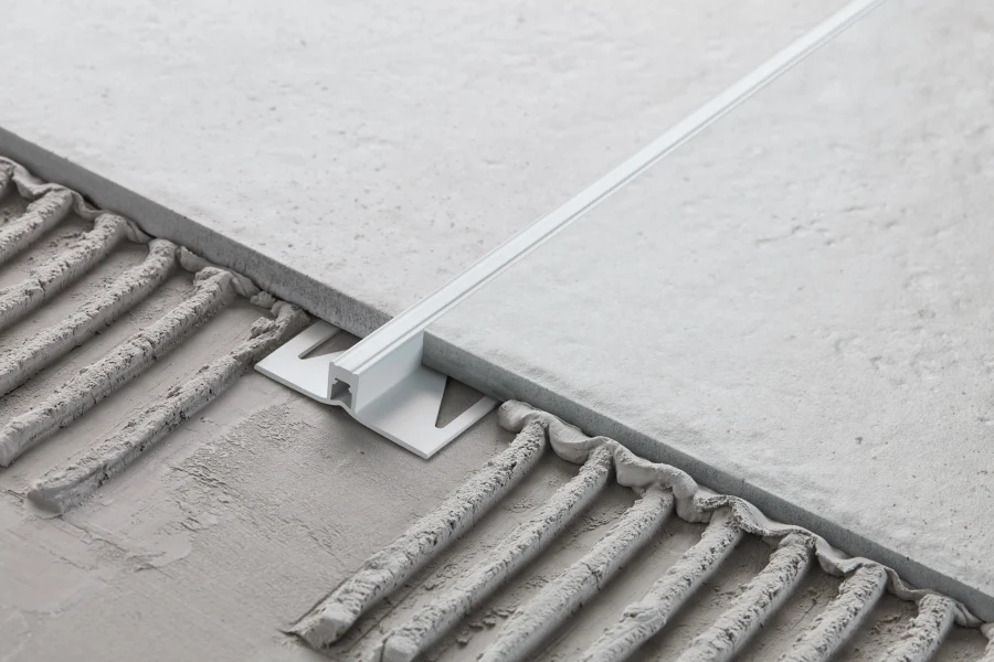 Profil dylatacyjny do terakoty PVC 10mm 2,5m Brązowy Ciemny - Image 3