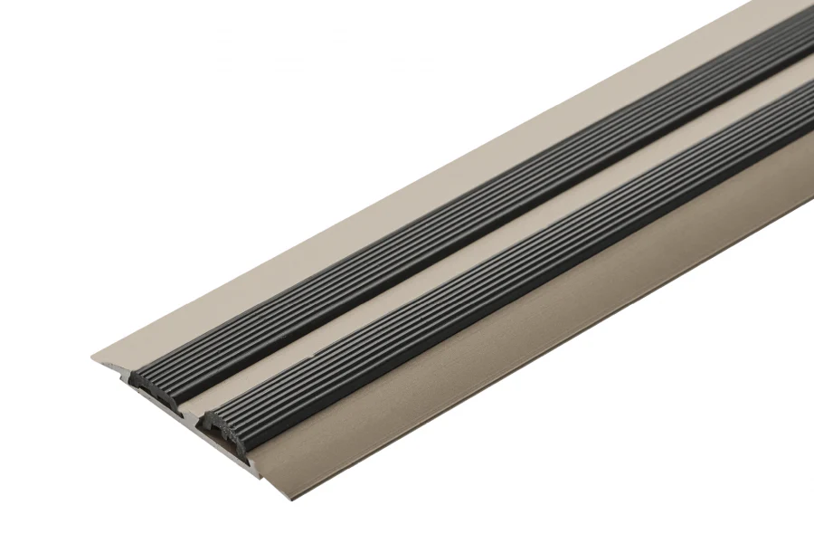 Profil progowy płaski z czarną gumą aluminium anoda 1m Szampan
