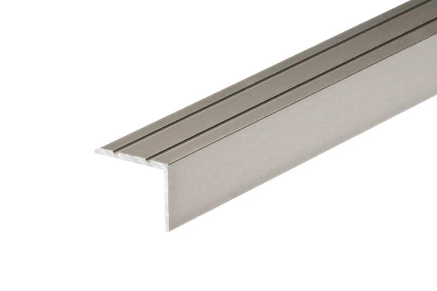 Profil schodowy narożny klejony aluminium anoda 25x20mm 1,35m Szampan