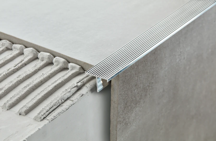 Profil schodowy ryflowany T aluminium naturalne 2,5m Srebrny - Image 3