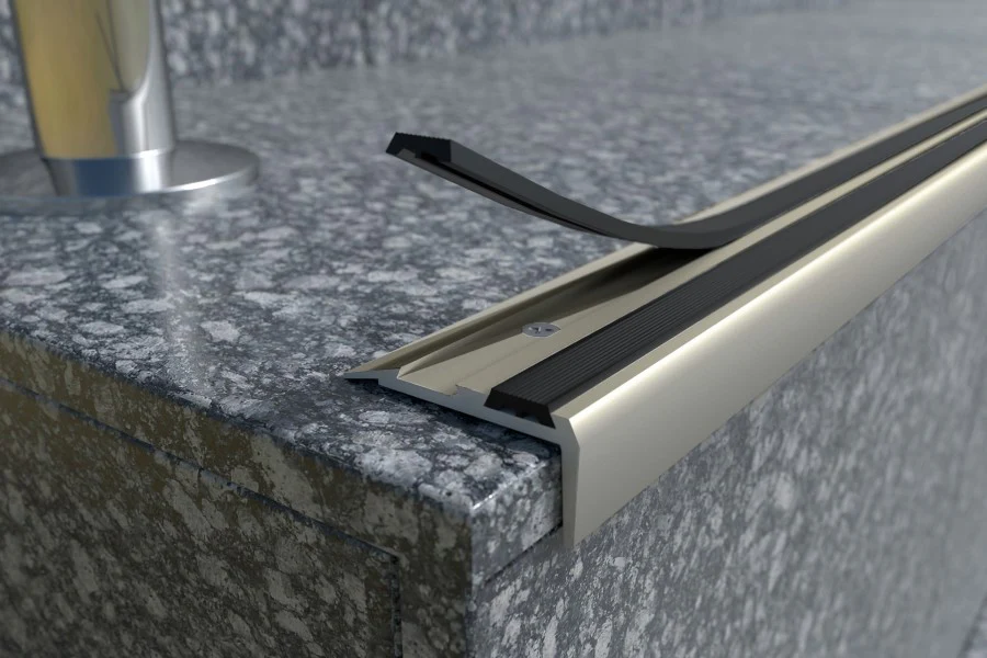 Profil schodowy z czarną gumą aluminium anoda 2m Szampan - Image 2