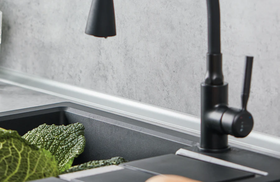 Zaślepka do listwy przyblatowej wklęsłej szerokiej BL 33 Marmur 051 2szt. - Image 3